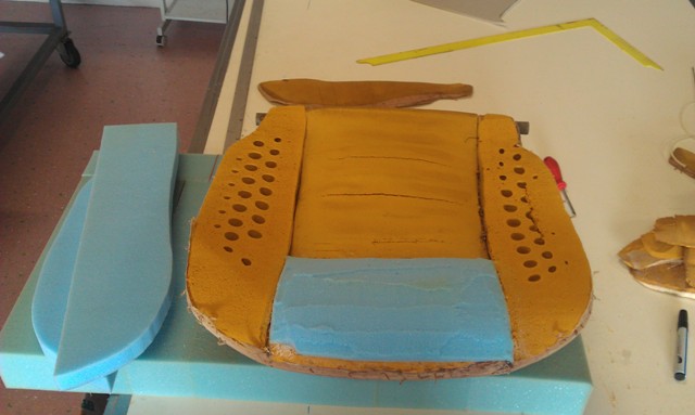 Masserati herbekleden autostoelen g.jpg